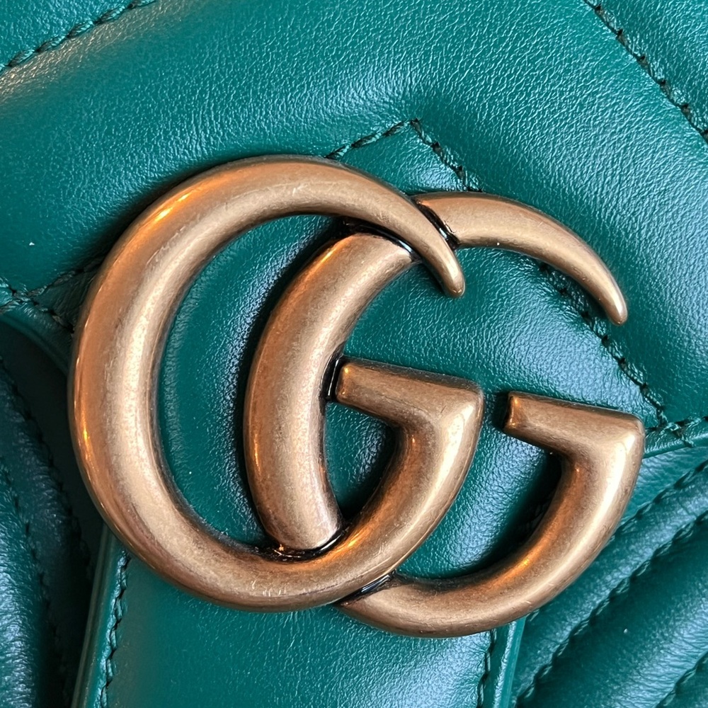 Authentic Gucci Green Shoulder Bag w/ Gold Hardware - Picture 5 of 16
